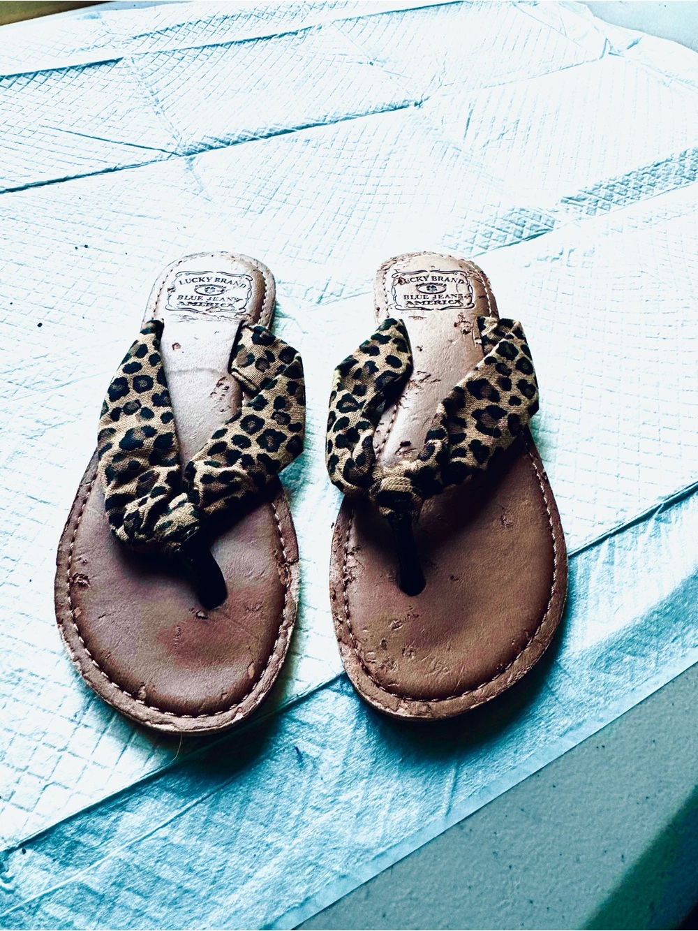 Lucky Brand Kids Leopard Print Tan Brown Thong Sandals